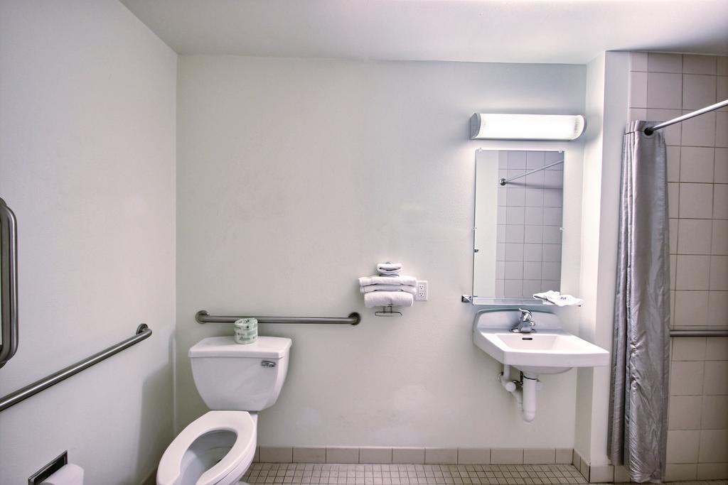 Motel 6 Milwaukee West - Brookfield Kültér fotó