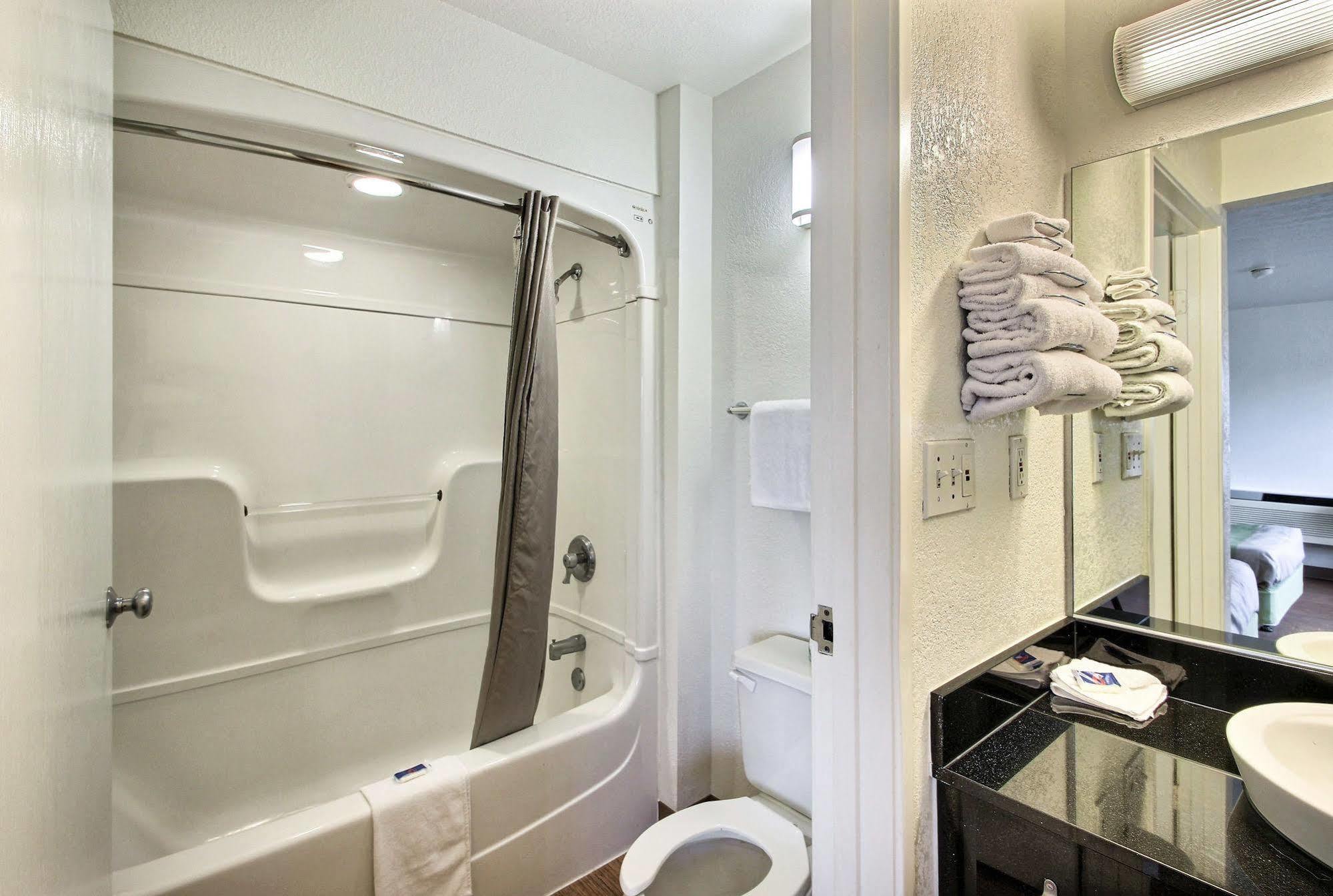 Motel 6 Milwaukee West - Brookfield Kültér fotó