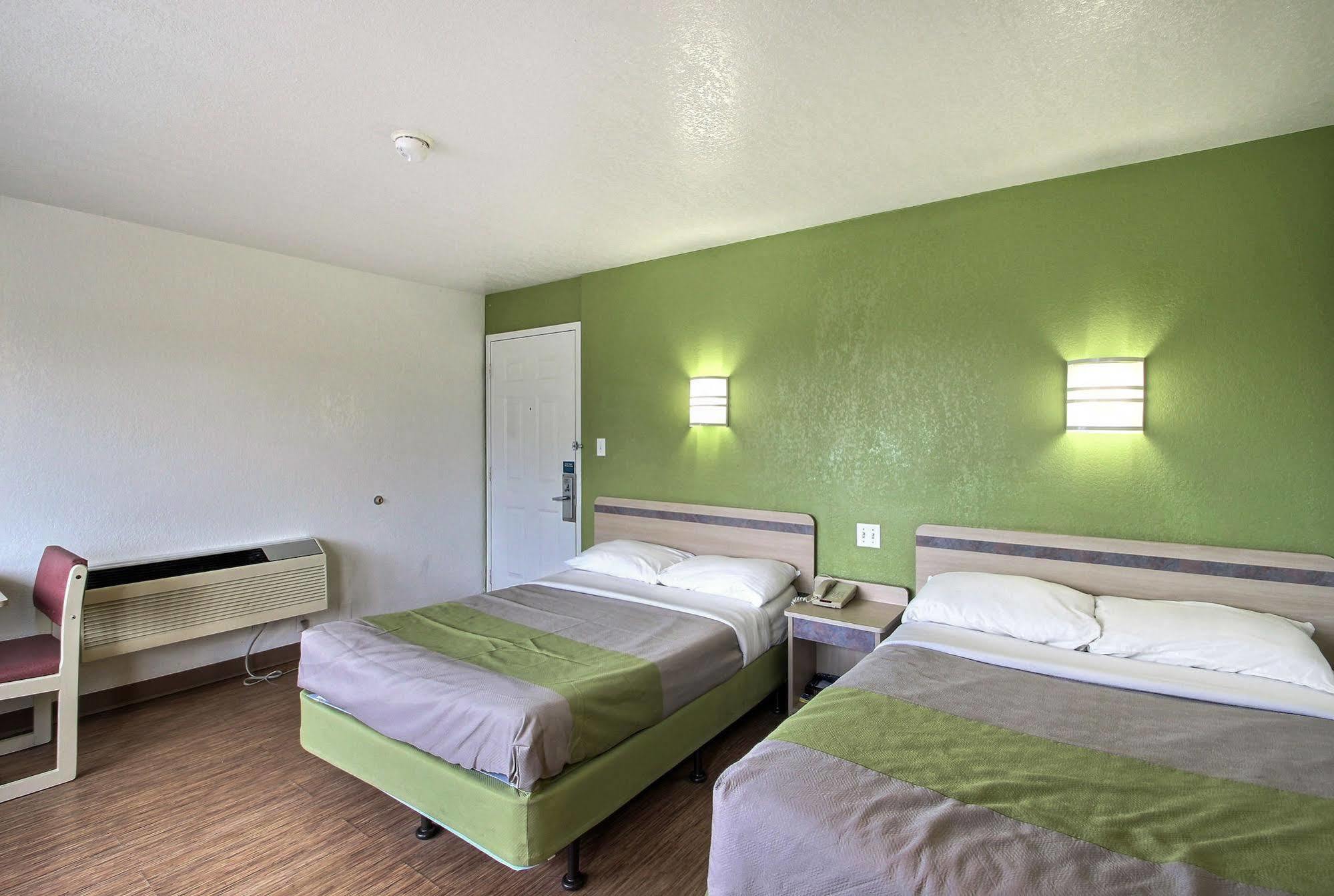 Motel 6 Milwaukee West - Brookfield Kültér fotó