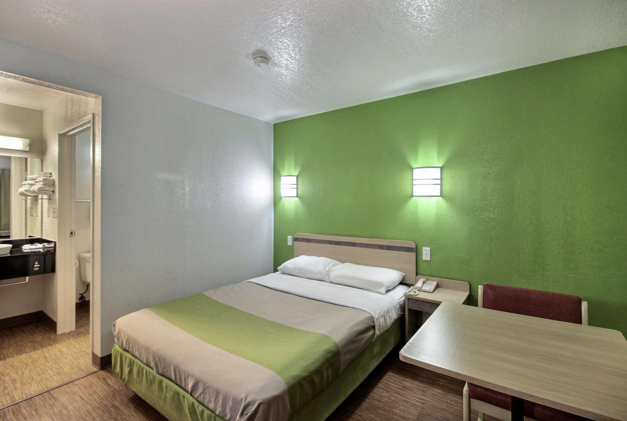 Motel 6 Milwaukee West - Brookfield Kültér fotó