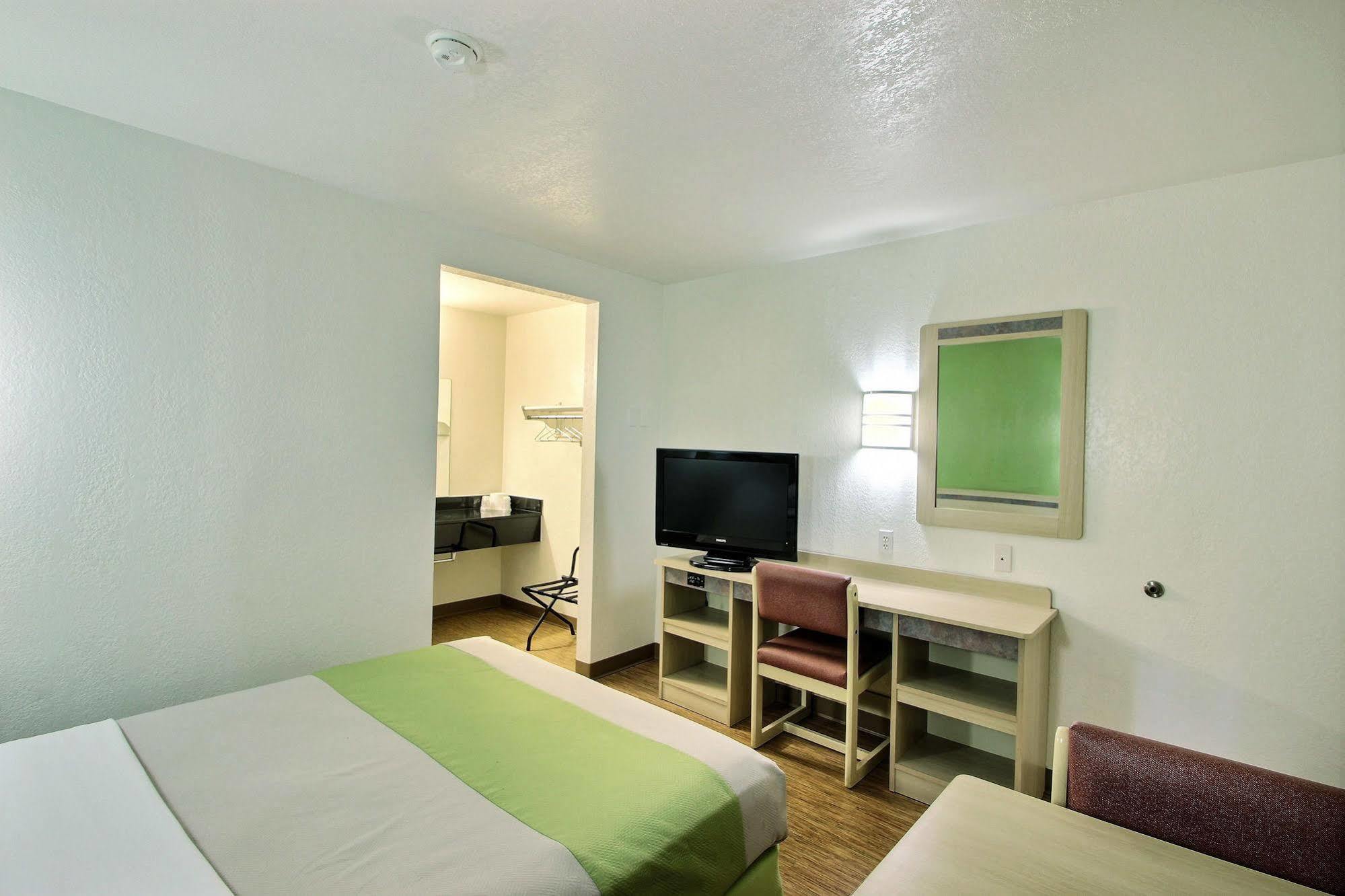 Motel 6 Milwaukee West - Brookfield Kültér fotó
