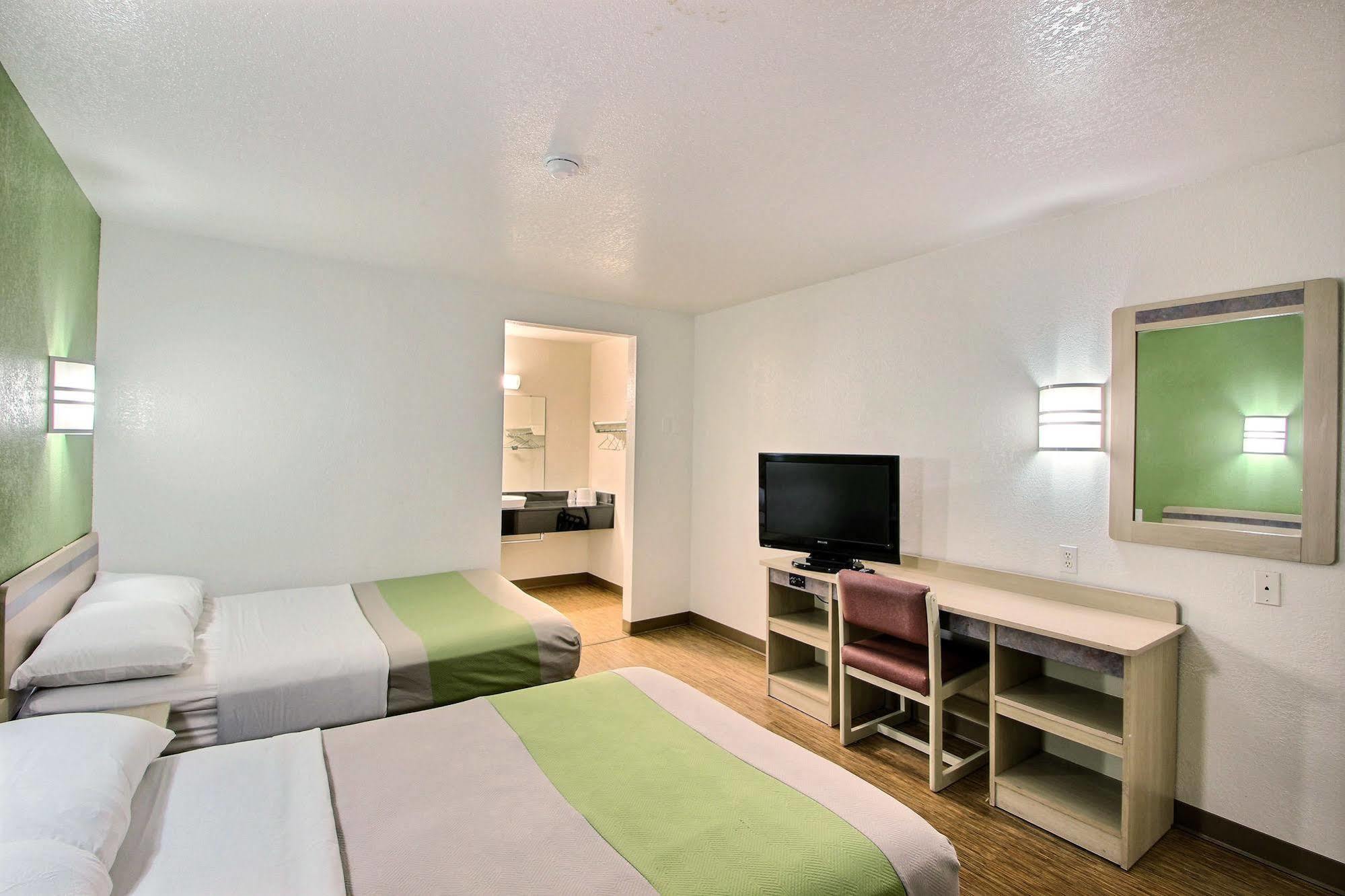 Motel 6 Milwaukee West - Brookfield Kültér fotó