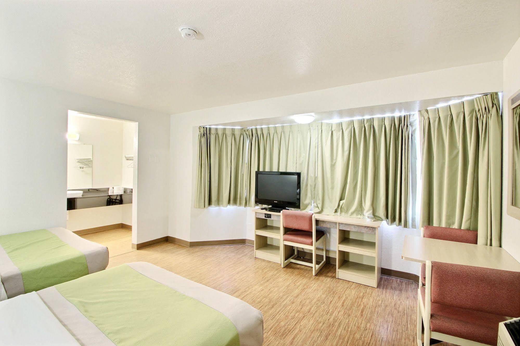 Motel 6 Milwaukee West - Brookfield Kültér fotó