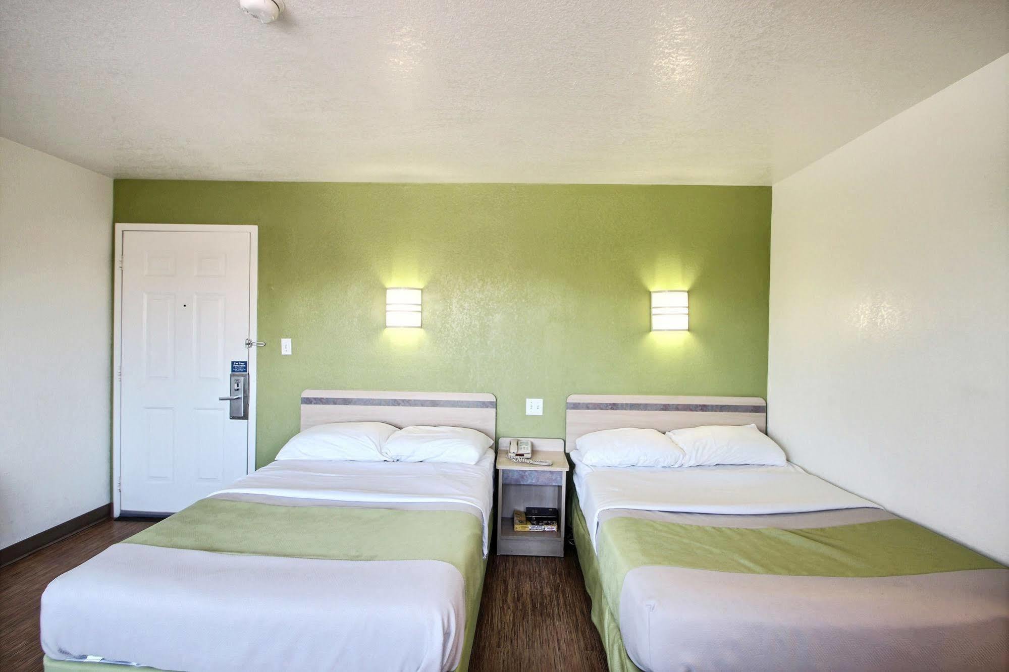 Motel 6 Milwaukee West - Brookfield Kültér fotó