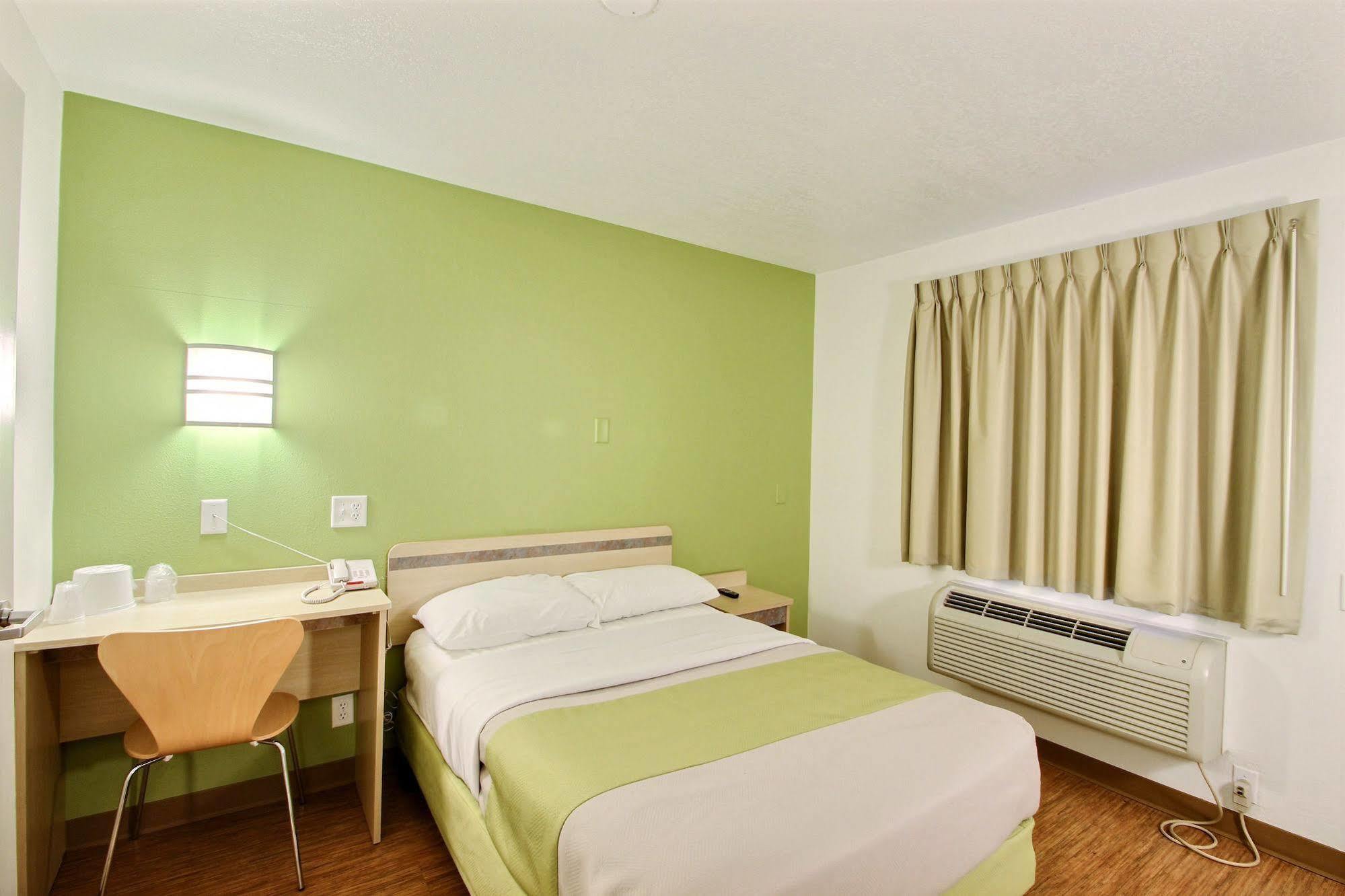 Motel 6 Milwaukee West - Brookfield Kültér fotó