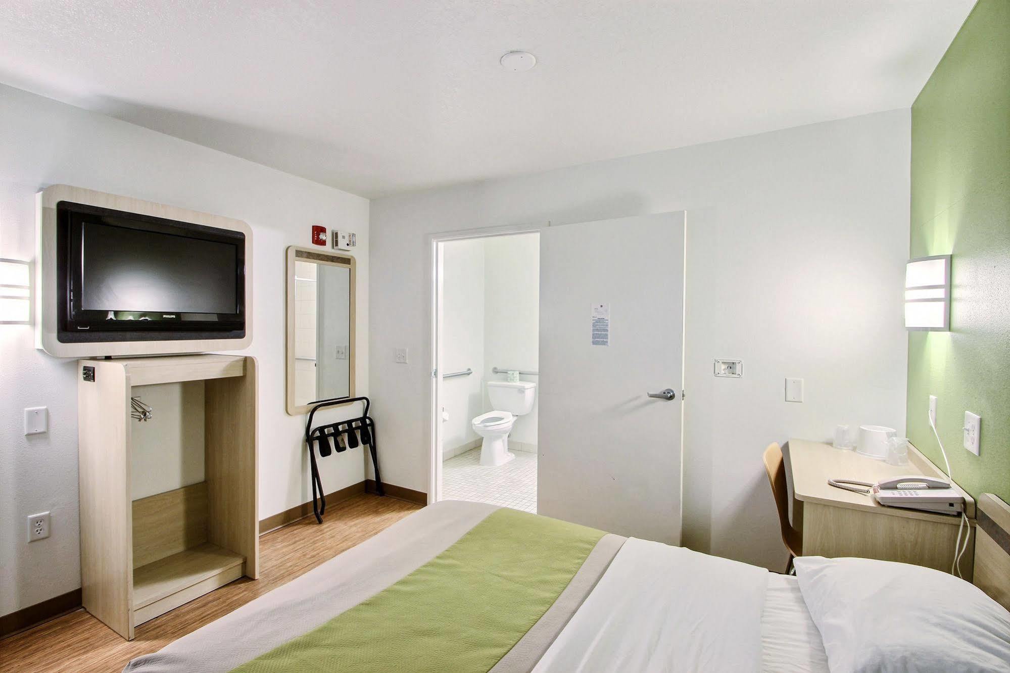 Motel 6 Milwaukee West - Brookfield Kültér fotó