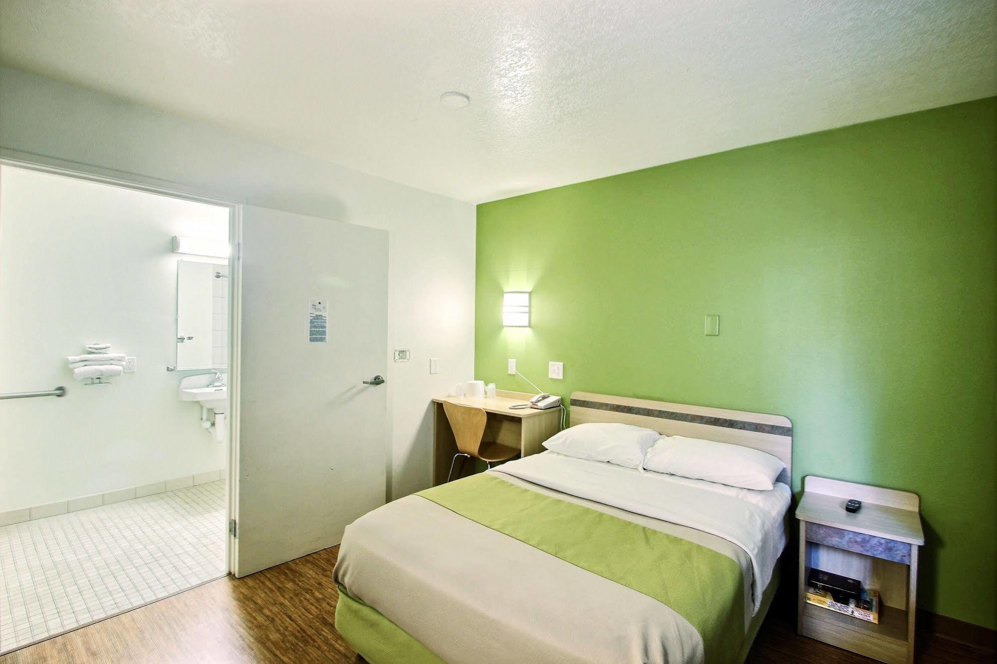 Motel 6 Milwaukee West - Brookfield Kültér fotó
