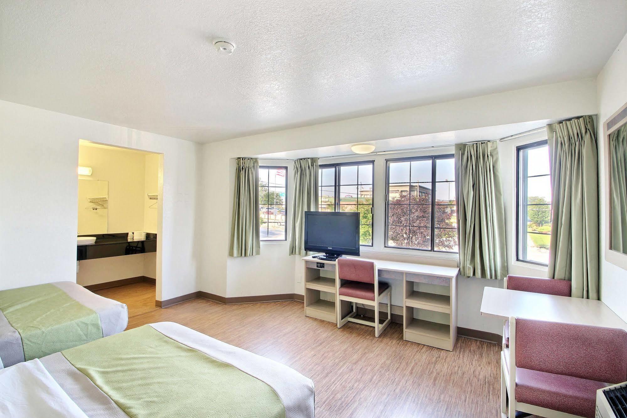 Motel 6 Milwaukee West - Brookfield Kültér fotó