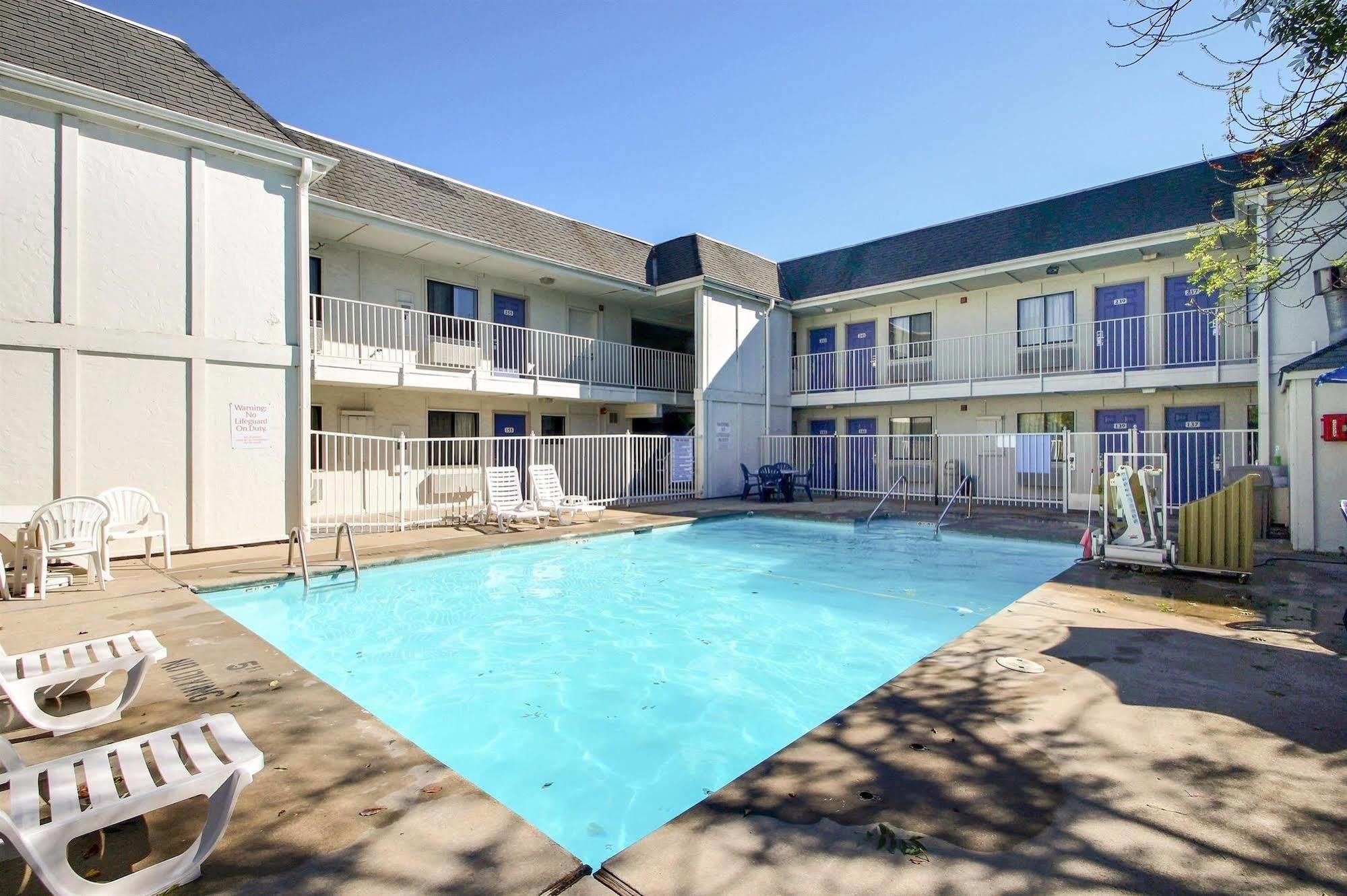 Motel 6 Milwaukee West - Brookfield Kültér fotó